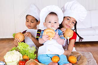 Kids eating sandwiches