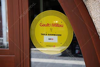 Gault et Millau table gourmande logo brand and sign text 2023 of influential French restaurant