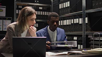 Detectives collaborate to solve case