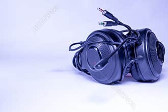 \"For gaming and communication – Headset with microphone\"