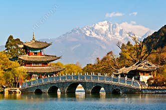 Black Dragon Pool Park-Lijiang old town scene