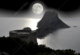 Lonely tourist looking full moon on the sea