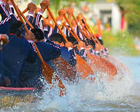 Rowing team race