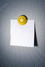 Note with Smiley Magnet