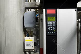 Variable speed drive inverter converter, unit for voltage stabilization