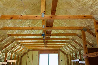 thermal and hidro insulation with spray foam at house construction