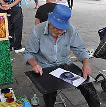 Street Artist Is Trying To Make A Living