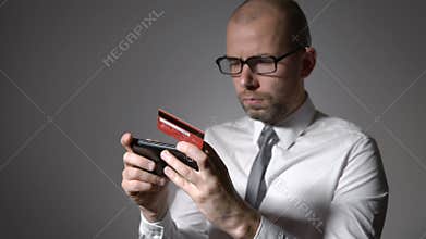 Problem with payment by credit card via the Internet. Businessman can not make the payment, due privysheniya limit on