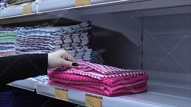 Perspective along the sales shelves. Highspeed. Cranking. Timelapse