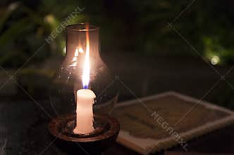 Mysterious candlelight