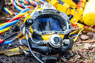 Diving helmet