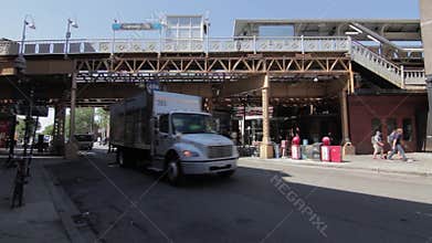 Traffic in Wicker Park, Chicago HD