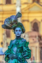 Living statue of a woman dressed with summer elements