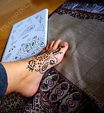 Henna Application & Design