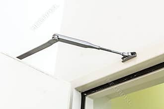 Door closer or shock absorber installation, automatic closing