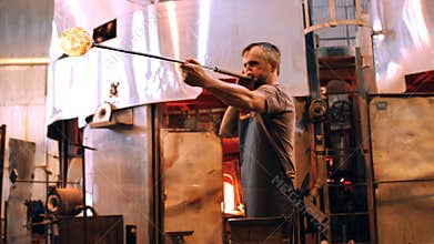 Glassblower free blowing glass