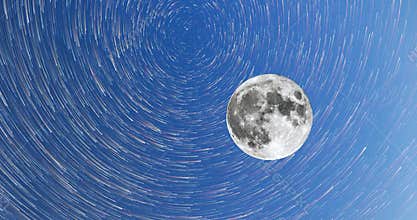 Milky Way and the full Moon 4k timelapsein comet mode