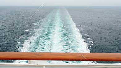 Wake sea cruise ship