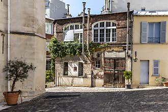 L`Ã®lot de la Reine Blanche is a collection of buildings located in the 13th arrondissement of Paris, near the Gobelins factory