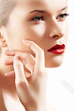 Glamour woman model with bright fashion make-up