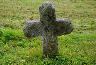 A similar symbol is the cross stone, which is a cross carved in stone and therefore does not have the classic cross outline. Jud