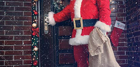 Santa Claus arrive in home
