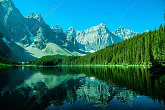 stunning reflections of Moraine Lake