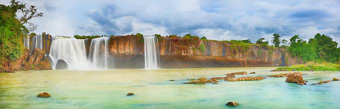 Dry Nur waterfall