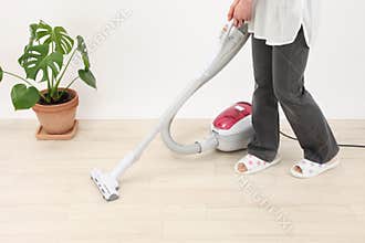 Young Asian women to clean
