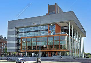 Le Centre Céramique est un bâtiment culturel du quartier Céramique de Maastricht, situé à  l`angle de la place 1992 et de l`