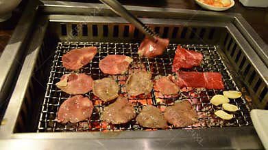 Slice ox tongue and sirloin on hot charcoal grill pan with forceps turning them