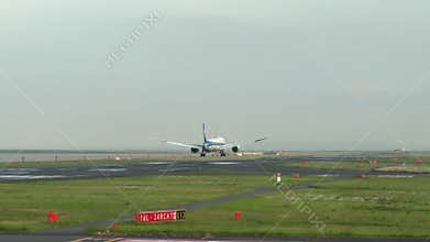 ANA Jet Landing at Tokyo Haneda Airport