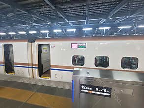 E7 Shinkansen at Niigata station