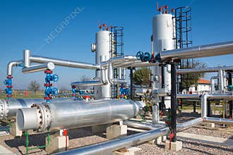 Oil and gas processing plant