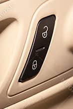 Lock/unlock buttons