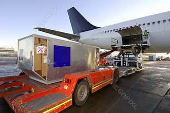 Loading cargo onto aircraft