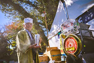 Tea brewer and seller at Japan Weekend Market