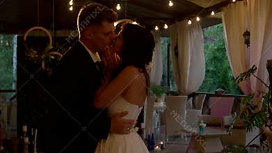 Dance of wedding couple.