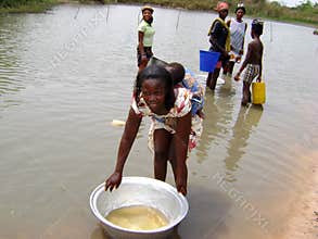 African women at the river
