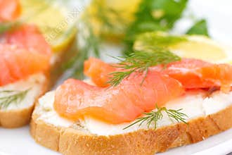 Sandwich with smoked salmon, cream cheese and lemon