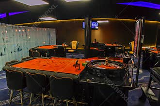 Gambling casino roulette table