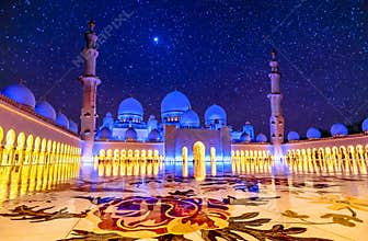 Sheikh Zayed Grand Mosque in Abu Dhabi, UAE at night