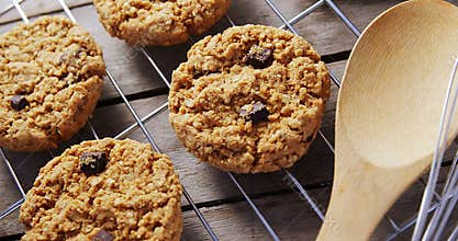 Fresh baked cookies kept over a cooling rack 4k