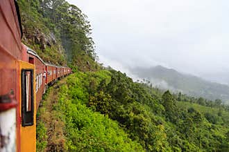 Kandy to Ella train journey - Sri lanka