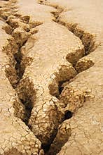 Arid ground / cracked land
