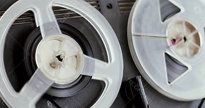 Reel to reel audio tape recorder