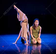 Do not want to fall asleep 3-Act 1: Sleeping-Modern Dance Dreamland