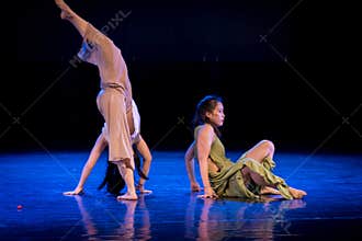 Do not want to fall asleep 4-Act 1: Sleeping-Modern Dance Dreamland