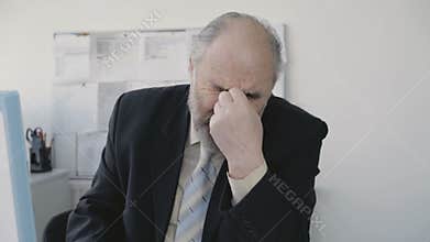 Tired sad senior businessman works in office. 4K