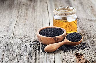 Black cumin oil with seeds